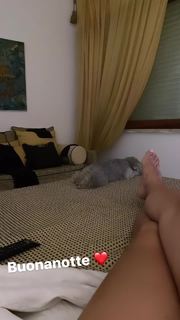 Elisa Isoardi feet photo thumbnail