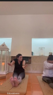 Elisa Isoardi feet photo thumbnail