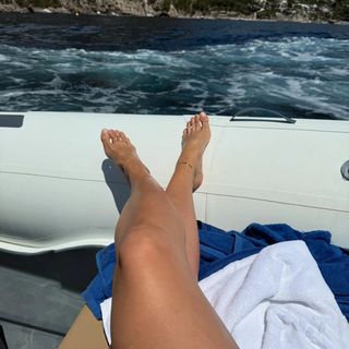 Elisa Isoardi feet photo thumbnail