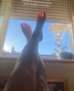 Elisa Mouliaá feet photo 3