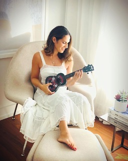 Elisa Tovati feet photo 10
