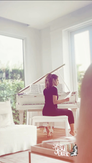 Elisa Tovati feet photo 4