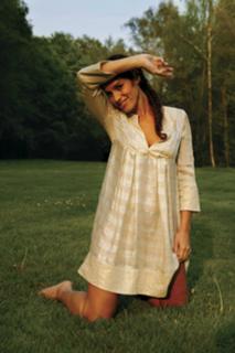 Elisa Tovati feet photo 2
