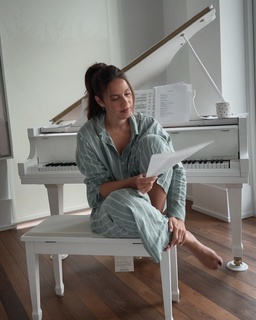 Elisa Tovati feet photo 13