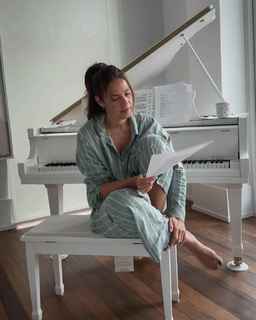 Elisa Tovati feet photo 9