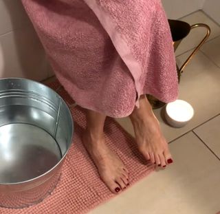 Elisabeth Engstler feet photo 2
