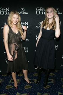 Elisabeth Harnois feet photo 10
