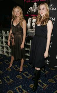 Elisabeth Harnois feet photo 8