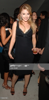 Elisabeth Harnois feet photo 18