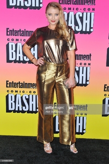 Elisabeth Harnois feet photo 11