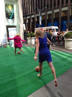 Elisabeth Hasselbeck feet photo thumbnail