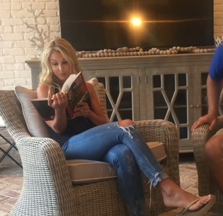 Elisabeth Hasselbeck feet photo thumbnail