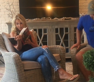 Elisabeth Hasselbeck feet photo thumbnail