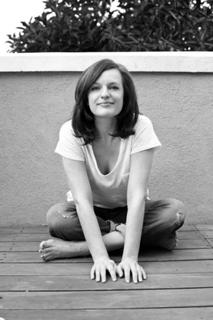 Elisabeth Moss feet photo thumbnail