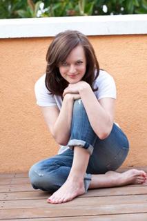 Elisabeth Moss feet photo thumbnail