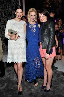 Elisabeth Moss feet photo thumbnail