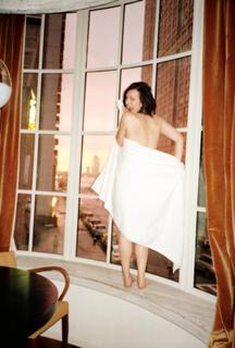 Elisabeth Moss feet photo thumbnail