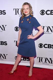 Elisabeth Moss feet photo thumbnail