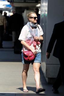 Elisabeth Moss feet photo thumbnail