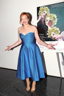 Elisabeth Moss feet photo thumbnail