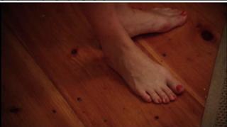 Elisabeth Moss feet photo thumbnail