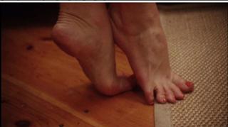 Elisabeth Moss feet photo thumbnail