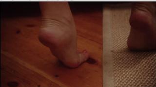 Elisabeth Moss feet photo thumbnail