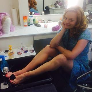 Elisabeth Moss feet photo thumbnail