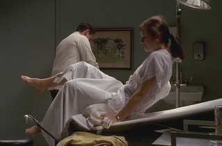 Elisabeth Moss feet photo thumbnail