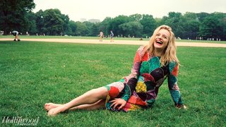 Elisabeth Moss feet photo thumbnail