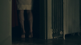 Elisabeth Moss feet photo thumbnail