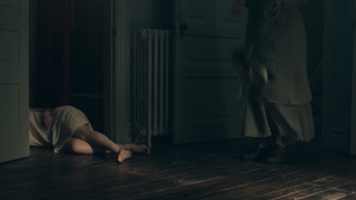 Elisabeth Moss feet photo thumbnail