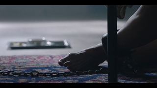 Elisabeth Moss feet photo thumbnail