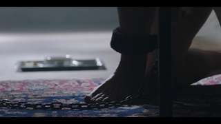 Elisabeth Moss feet photo thumbnail