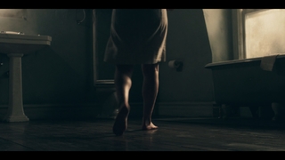 Elisabeth Moss feet photo thumbnail