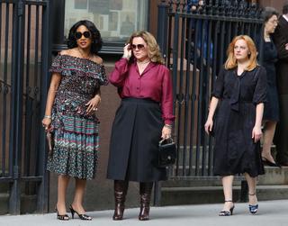 Elisabeth Moss feet photo thumbnail