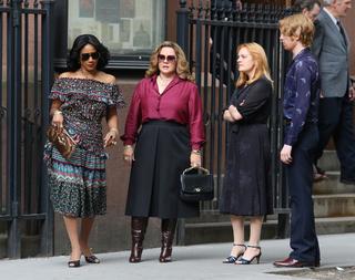 Elisabeth Moss feet photo thumbnail