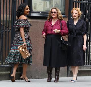 Elisabeth Moss feet photo thumbnail