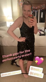 Elisabeth Moss feet photo thumbnail