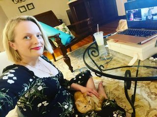 Elisabeth Moss feet photo thumbnail