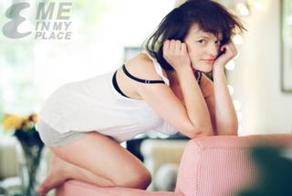 Elisabeth Moss feet photo thumbnail
