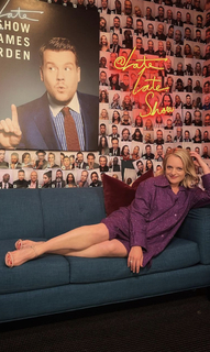 Elisabeth Moss feet photo thumbnail