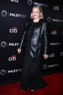 Elisabeth Moss feet photo thumbnail
