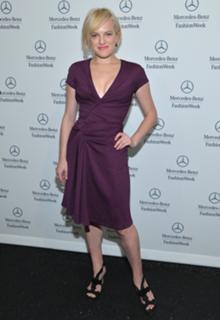 Elisabeth Moss feet photo thumbnail