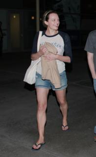 Elisabeth Moss feet photo thumbnail