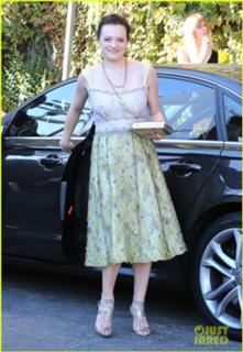 Elisabeth Moss feet photo thumbnail