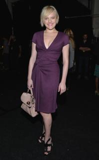 Elisabeth Moss feet photo thumbnail