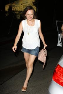 Elisabeth Moss feet photo thumbnail