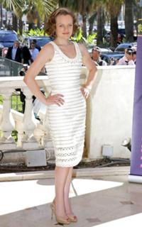 Elisabeth Moss feet photo thumbnail
