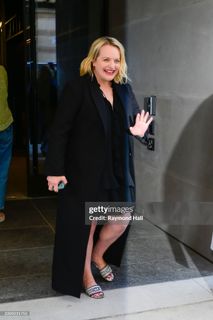Elisabeth Moss feet photo thumbnail